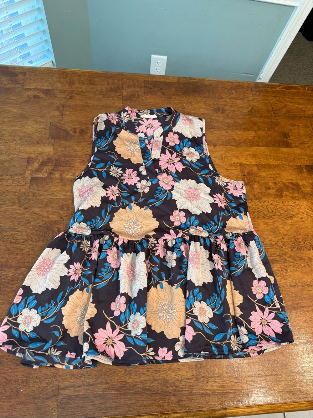 Entro Floral Sleeveless Peplum Top Size L V-Neck Tiered Babydoll Tank Blouse